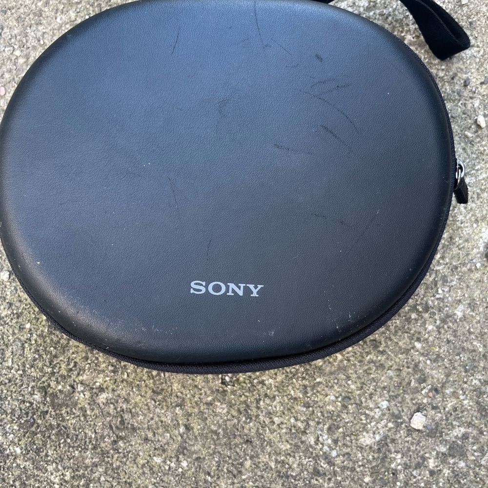 Sony Black Headphones with Zippered Pouch - Picture 3 of 5